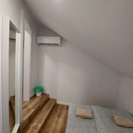 Unique Vila Veselova, Center Hiša za goste 4*